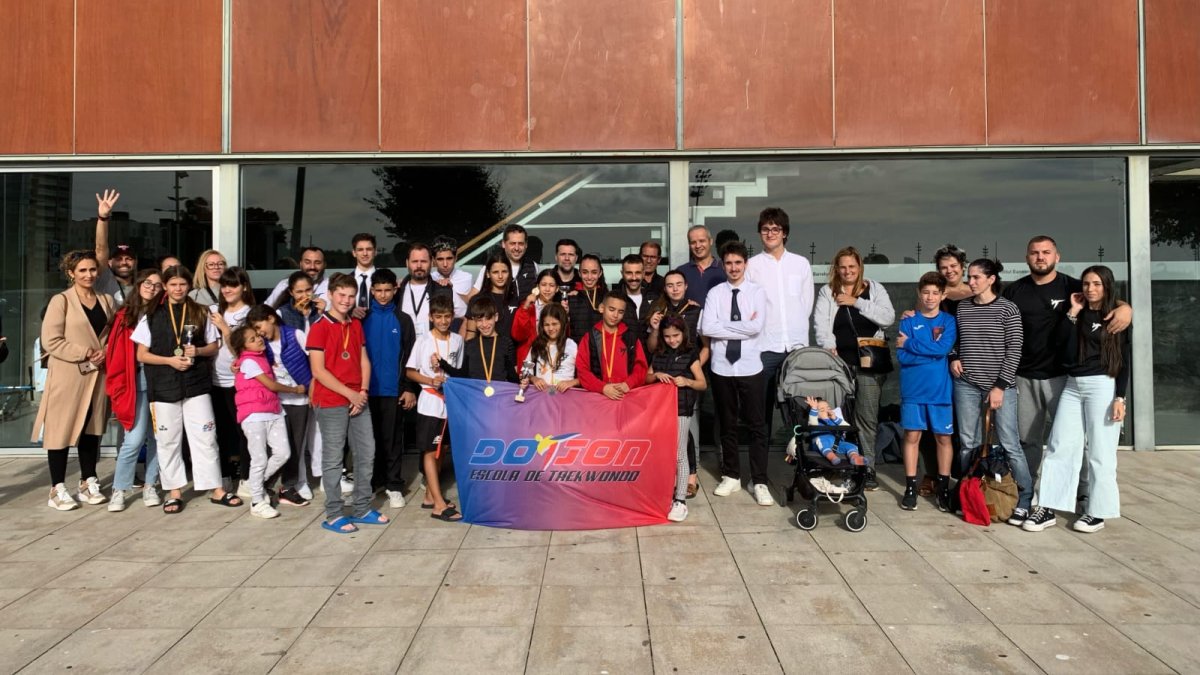 Praten taekwondo fecha o Campeonato Catalão Infantil com 24 medalhas