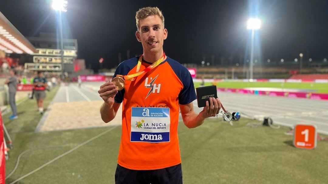 Lorente, terceiro na Espanha nos 400 m com barreiras e no revezamento 4×400