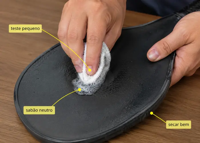 Teste de limpeza leve em equipamento esportivo pegajoso