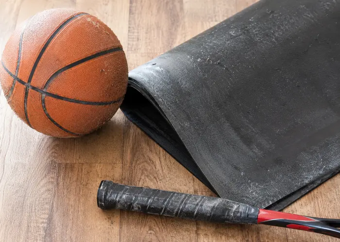 Colchonete, grip e bola com superfície pegajosa por armazenamento ruim